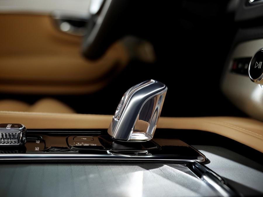  Volvo XC90 T6 AWD First Edition 2014 года  (фото 29 из 38)